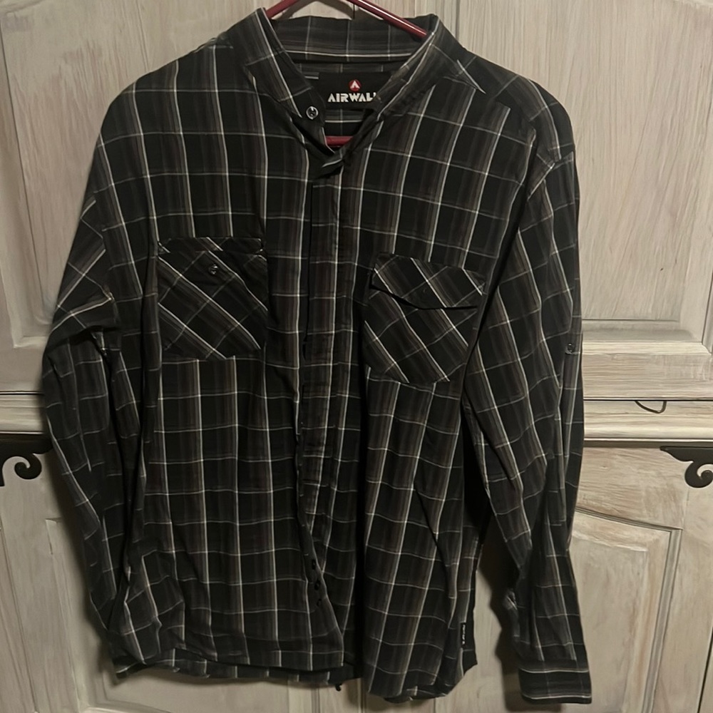 Husband does not fit it.  Nice dinner shirt. XL
